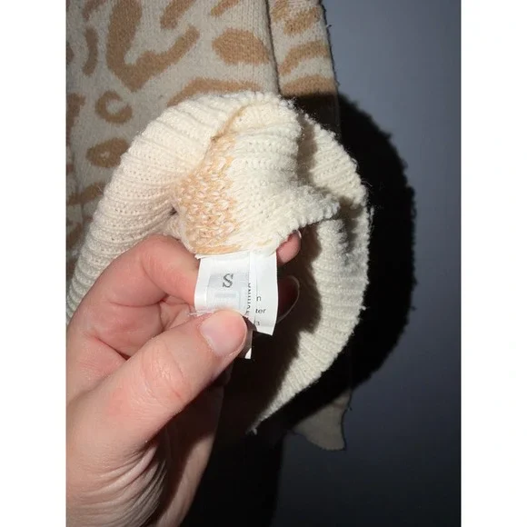 SHEIN Leopard Print Crewneck Sweater Cream Tan Size S Casual Cozy - Picture 4 of 5